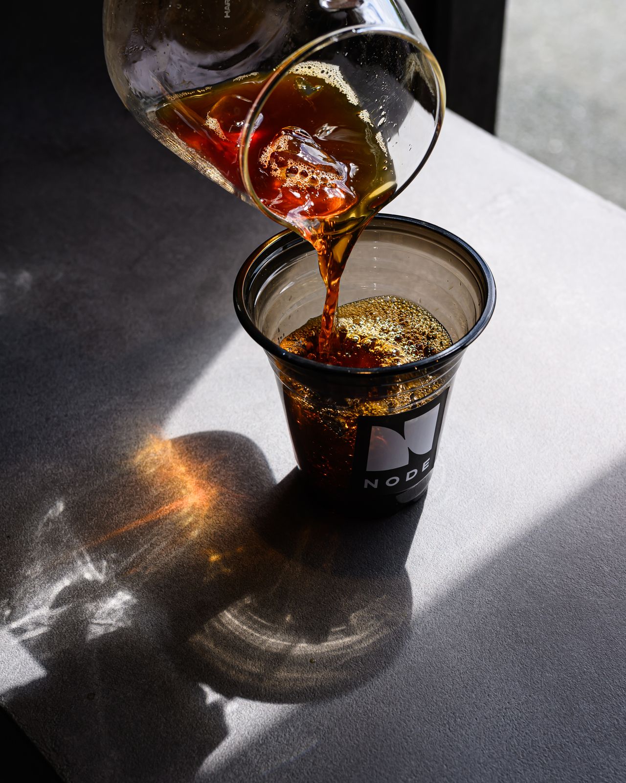 注ぎたてのコーヒー